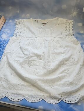 White Eyelet Lace Cap Sleeves Womans Blouse NWOT